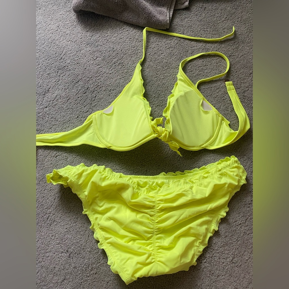 Bikini - Picture 2 of 5